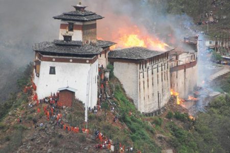 L’incendio del Wangduephodrang Dzong in BHUTAN: alcune reliquie salve