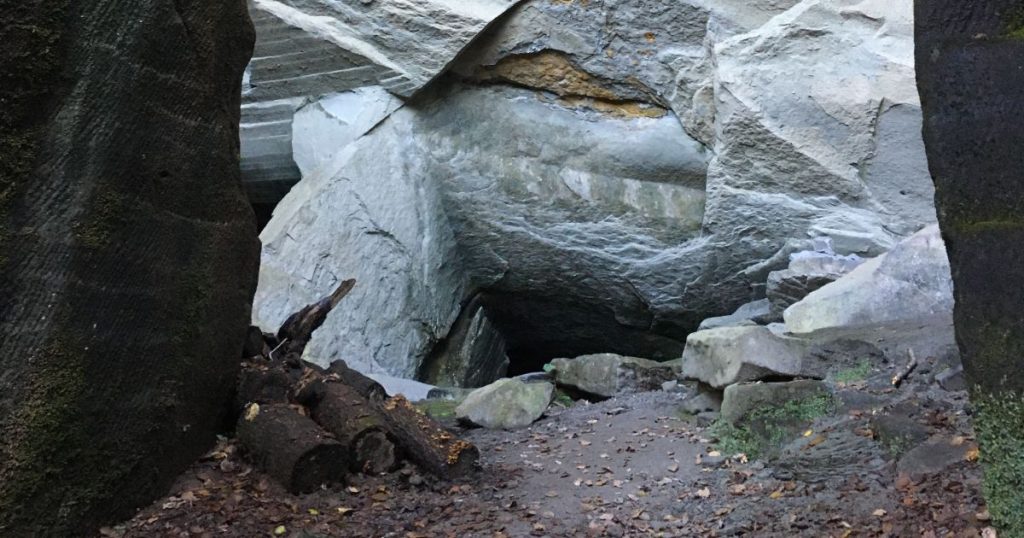 cave di pietra molera nella valle del lanza.