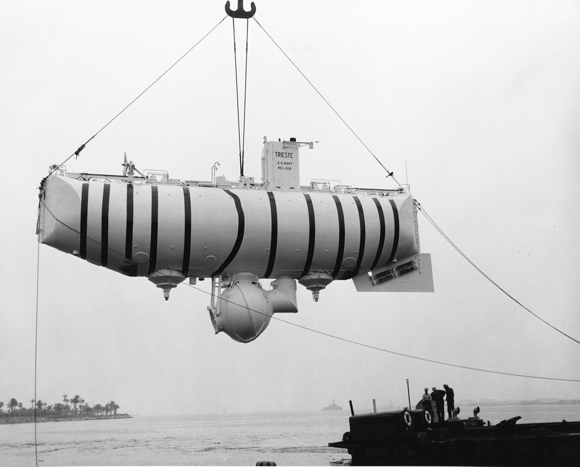 Bathyscaphe_Trieste